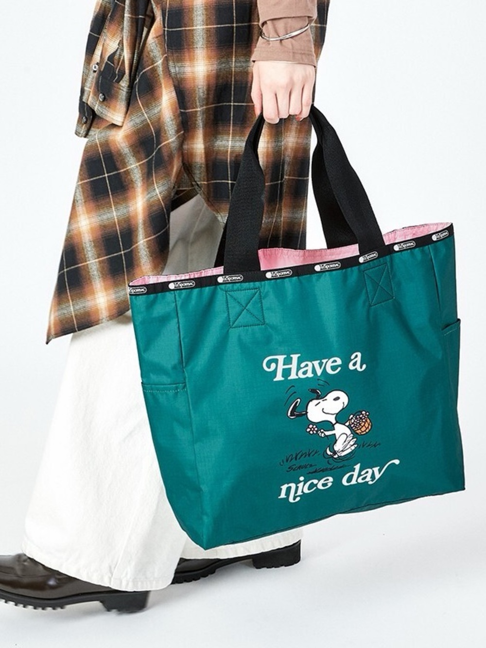 LeSportsac x Peanuts special edition Snoopy "Have a Nice Day" reversible tote - Picture 11 of 14